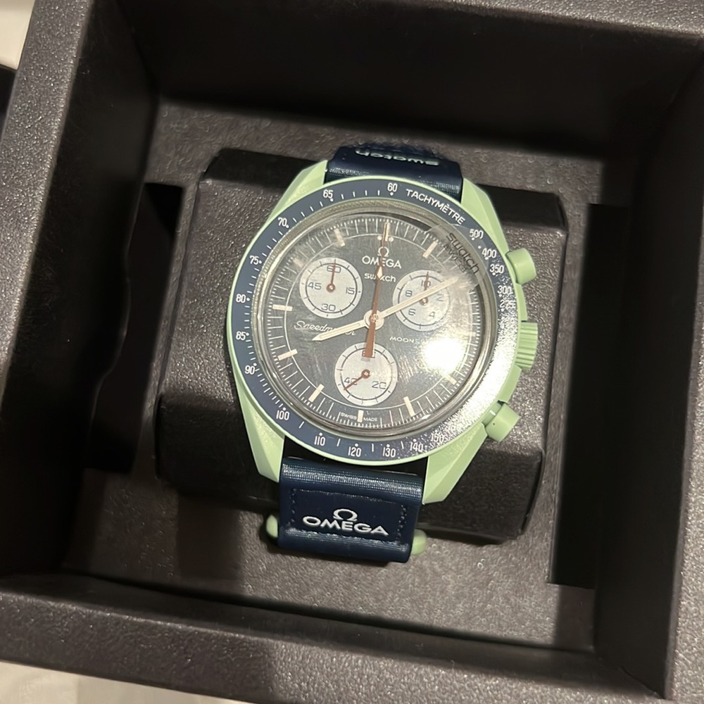 brand new omega x swatch bioceramic moonswatch mission on earth with certificate - Picture 2 of 3